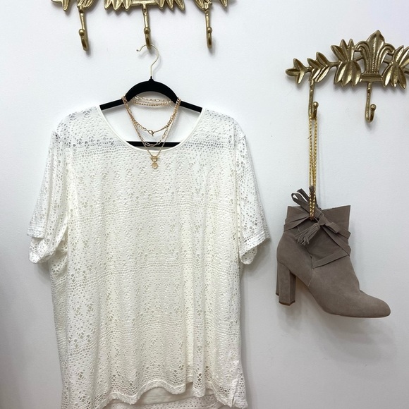 🤍Boho eyelet short sleeve tunic 1X pit 26” - Picture 3 of 6